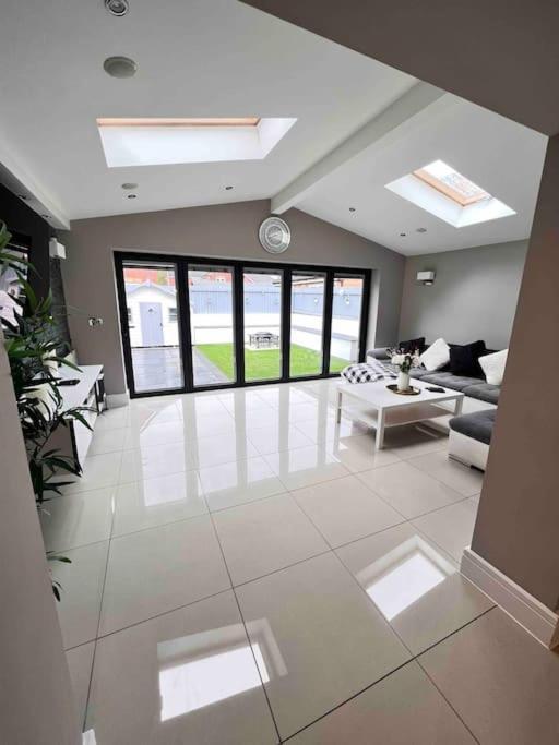 Stunning Home In Astley Tyldesley Exterior foto